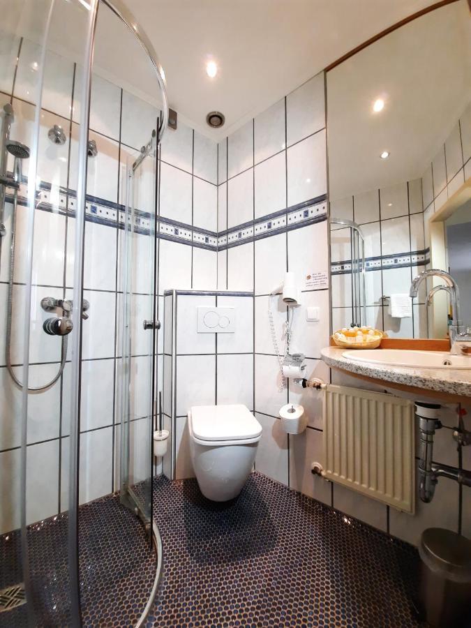 Hotel Vier Spitzen Lauenforde Bagian luar foto