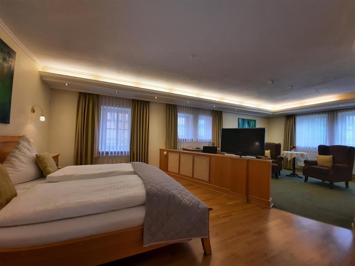 Hotel Vier Spitzen Lauenforde Bagian luar foto