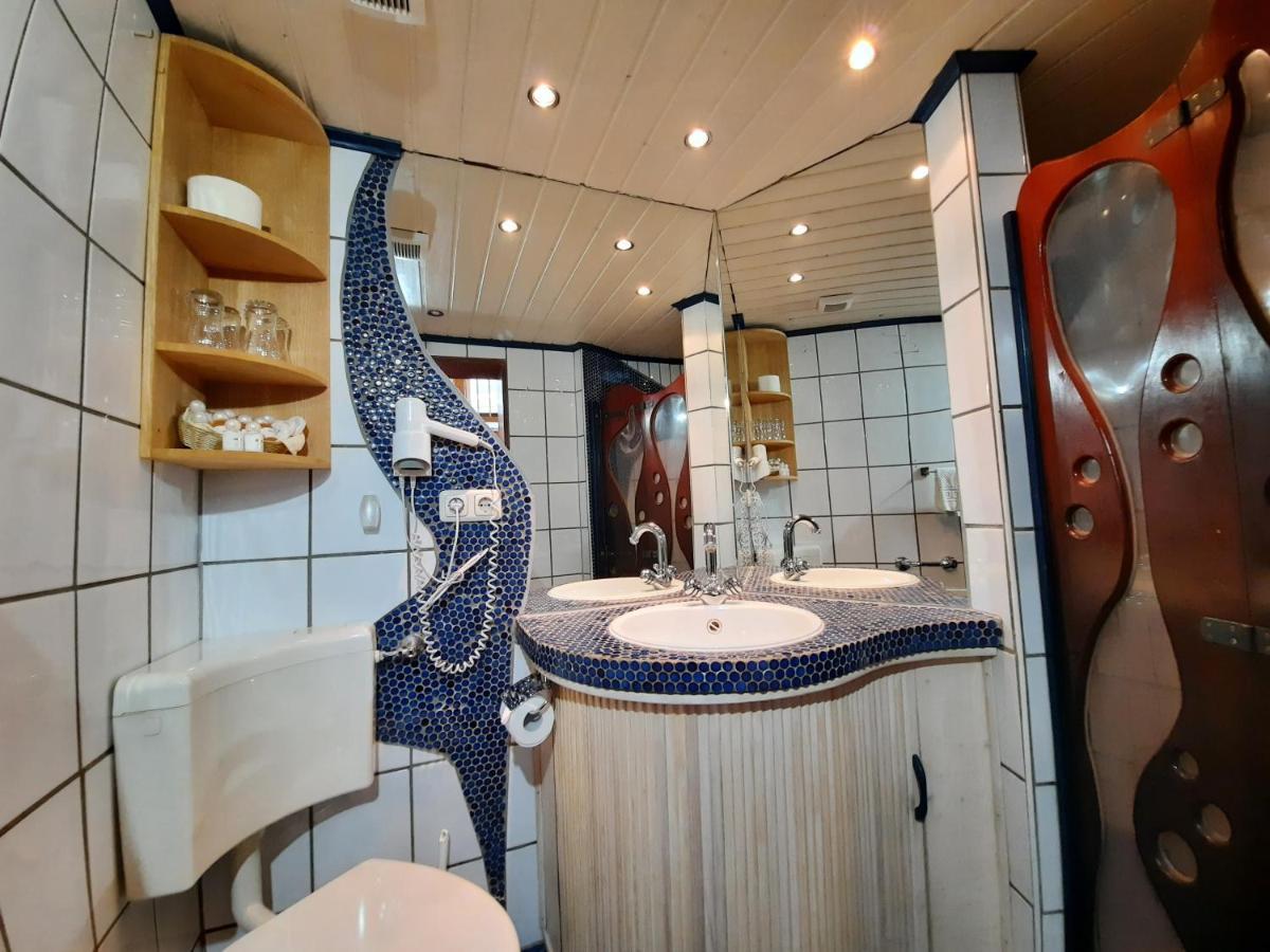 Hotel Vier Spitzen Lauenforde Bagian luar foto